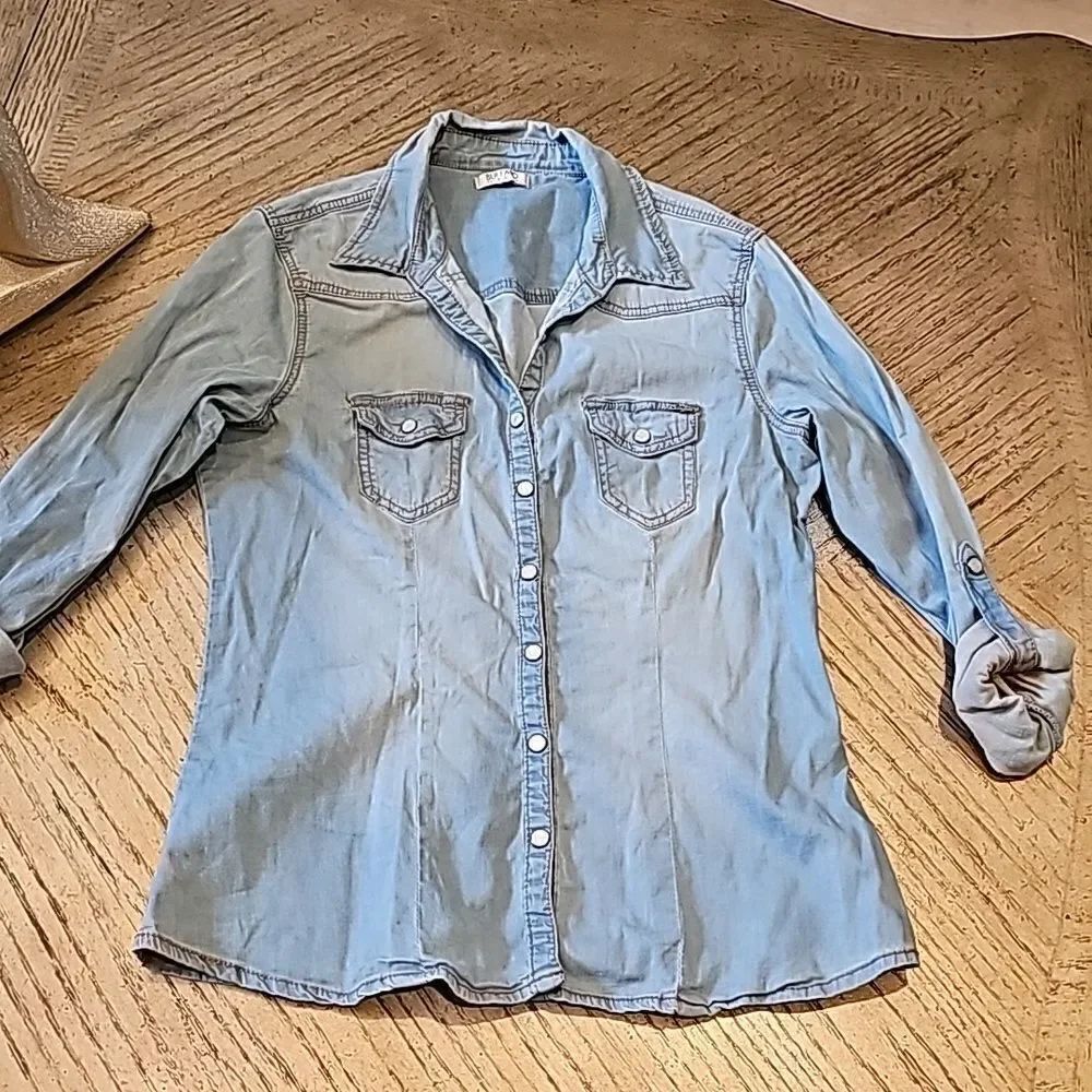 Denim button down blouse size M Buffalo David Bitton